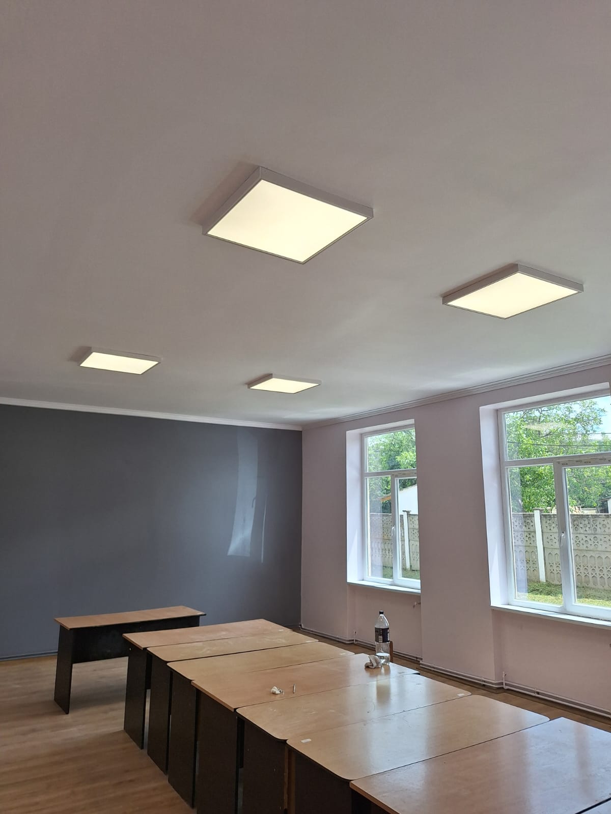 Sistem de iluminat LED pentru birou