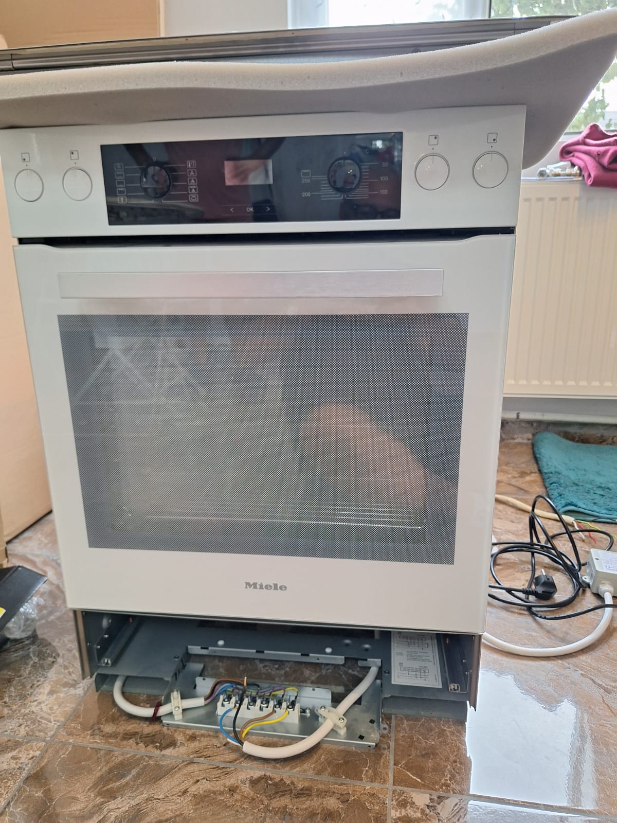 Conectare electrică cuptor Miele